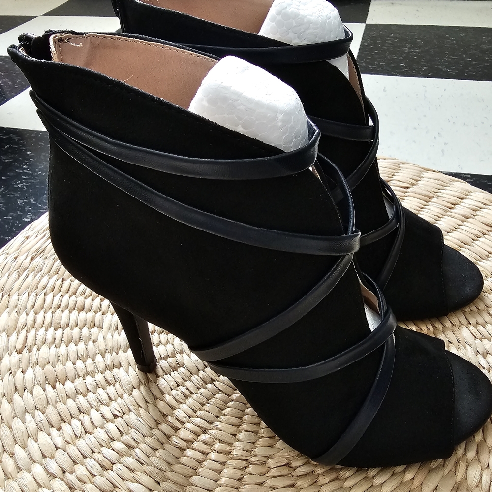 high-heeled shoes